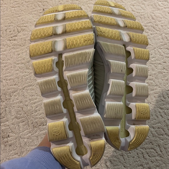 Cloud swift on cloud sneakers - Picture 5 of 5